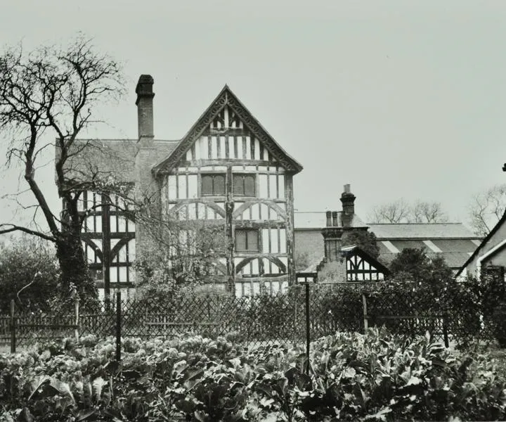 147055-epping-forest-queens-lodge