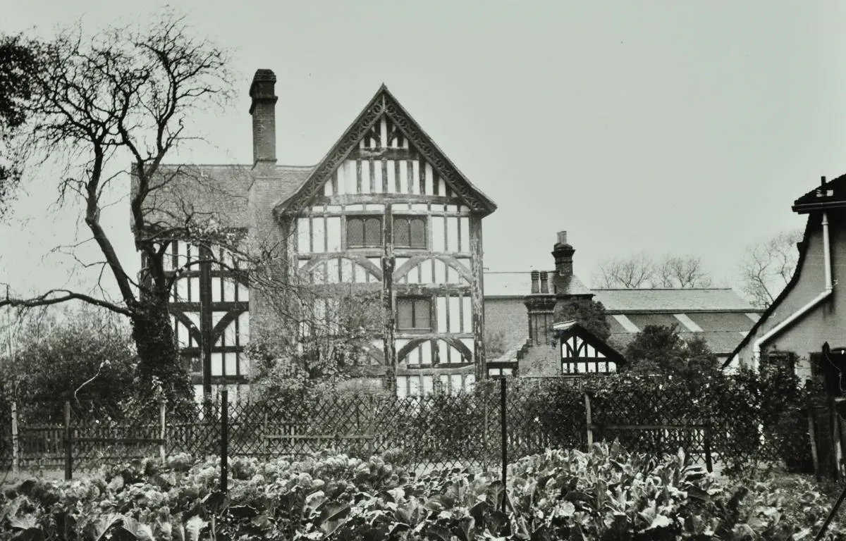 147055-epping-forest-queens-lodge