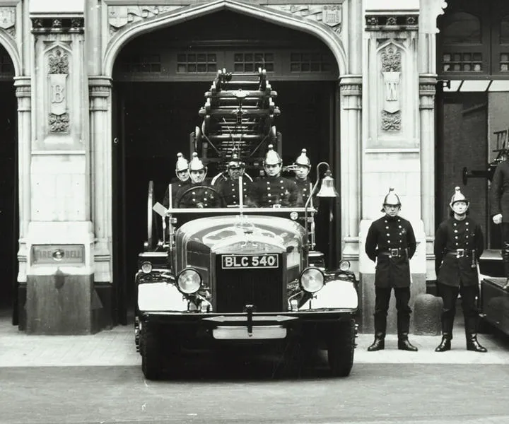 1930s-london-fire-engine