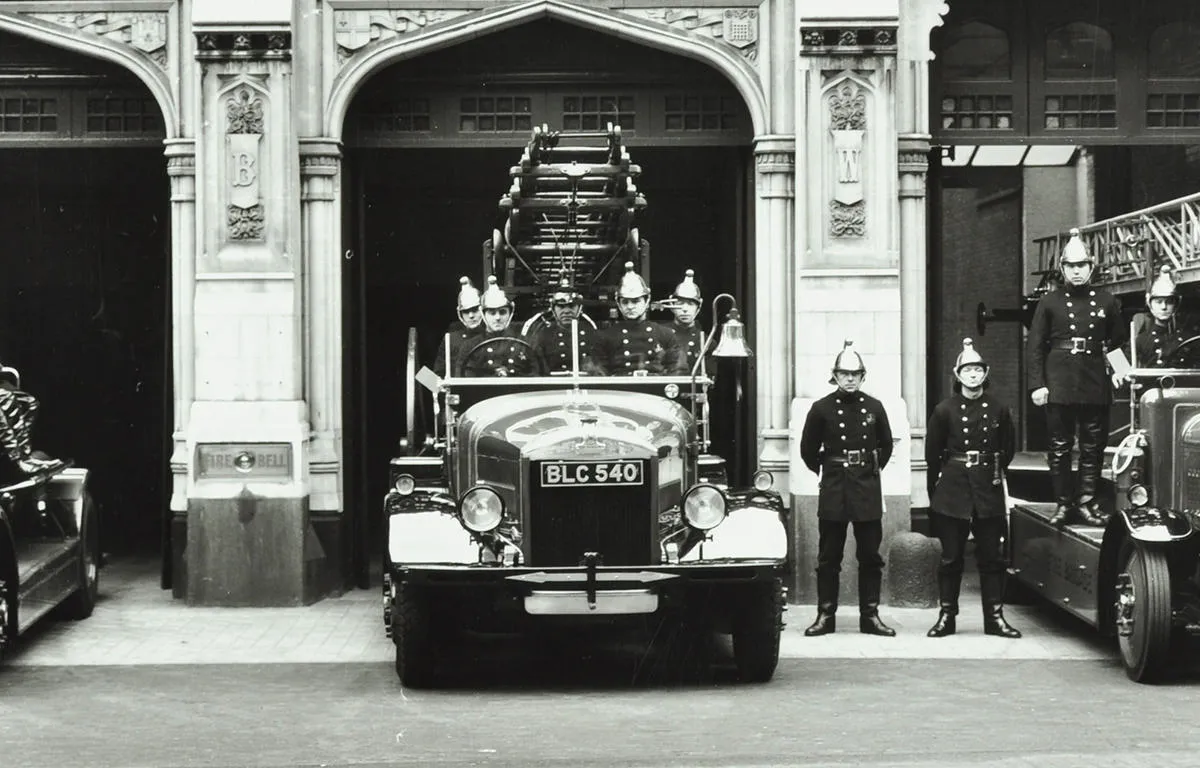1930s-london-fire-engine