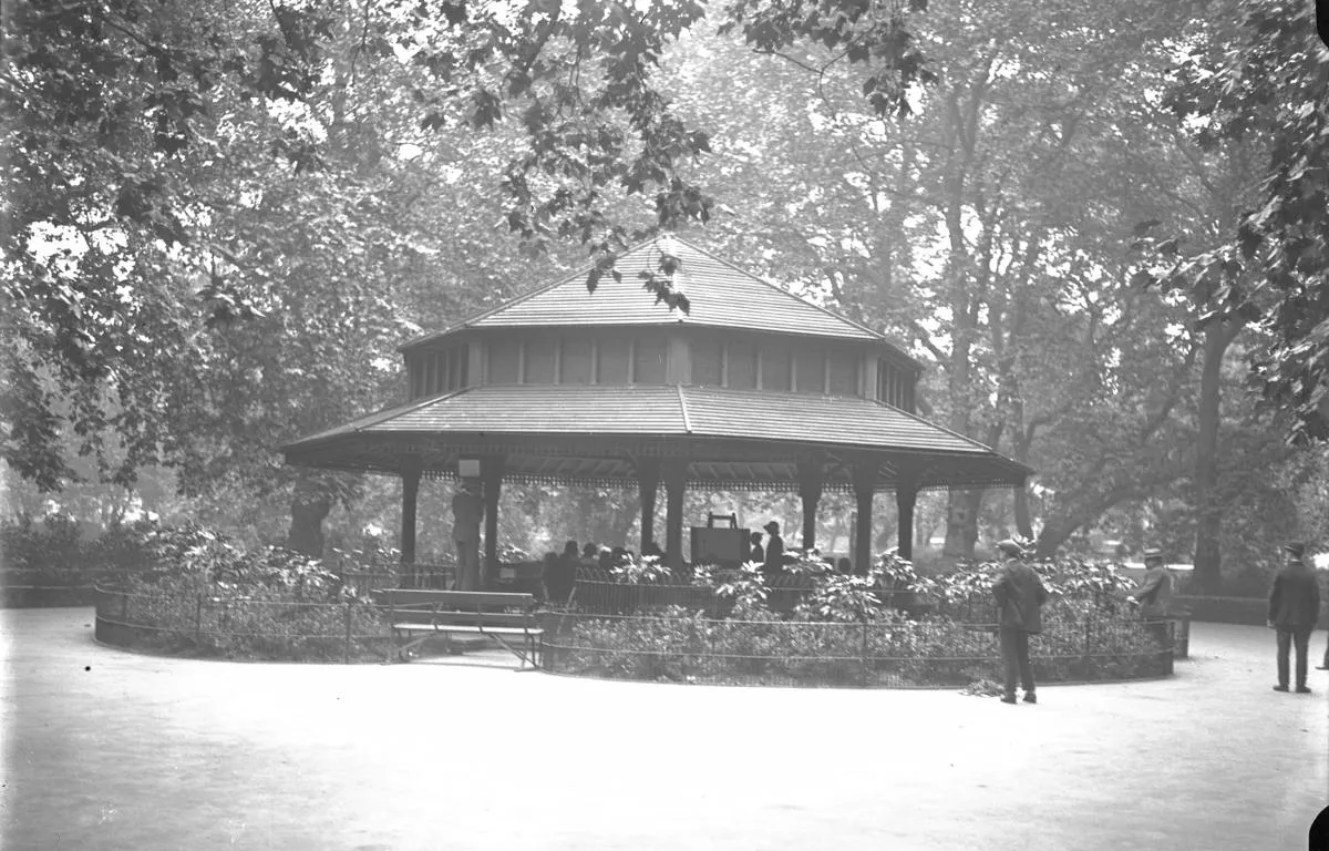 302067 - bandstand at Lincoln's Inn Fields