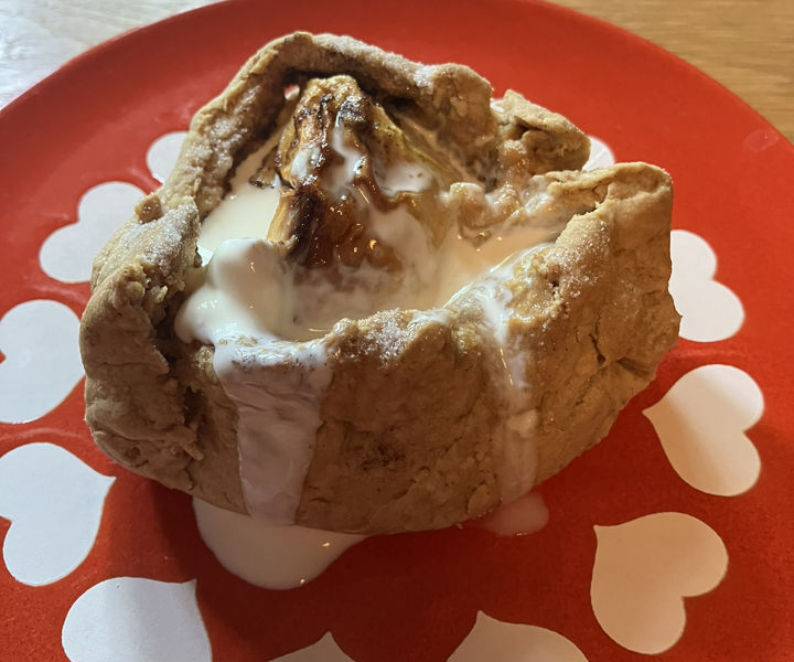 baked-apple-with-cream