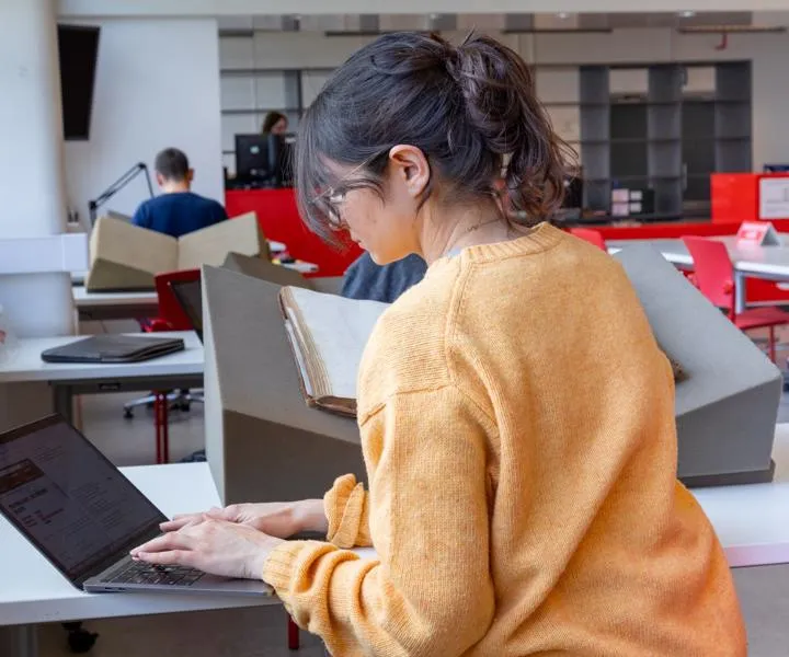 book-stand-and-laptop-asa