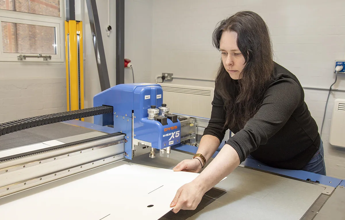 box-making-machine-in-action