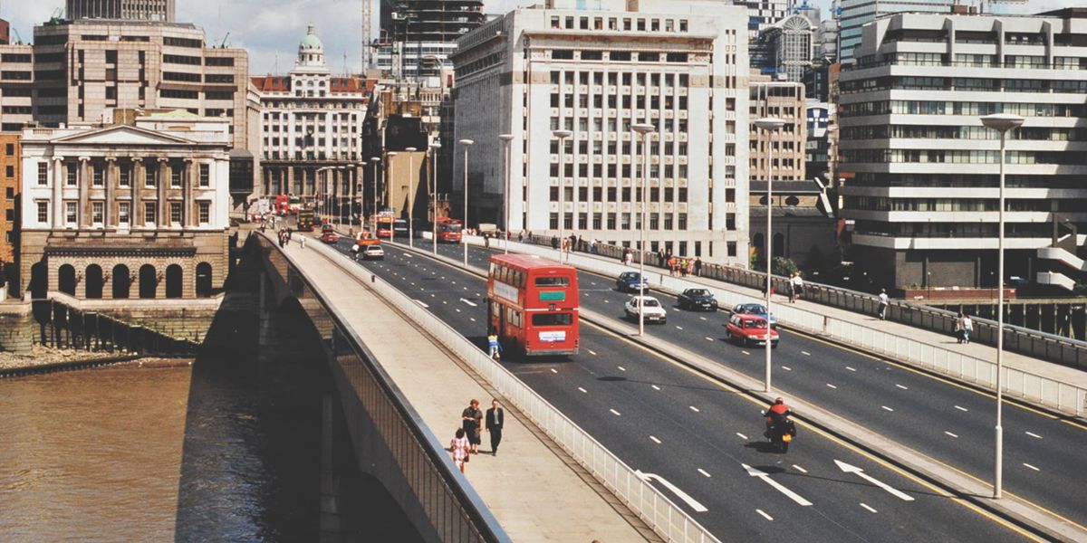 bus-crossing-london-bridge