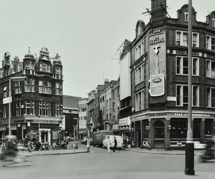 cambridge-circus-in-1976
