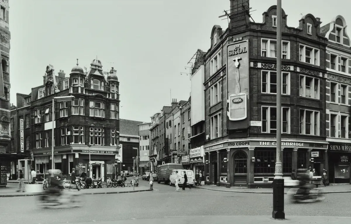 cambridge-circus-in-1976
