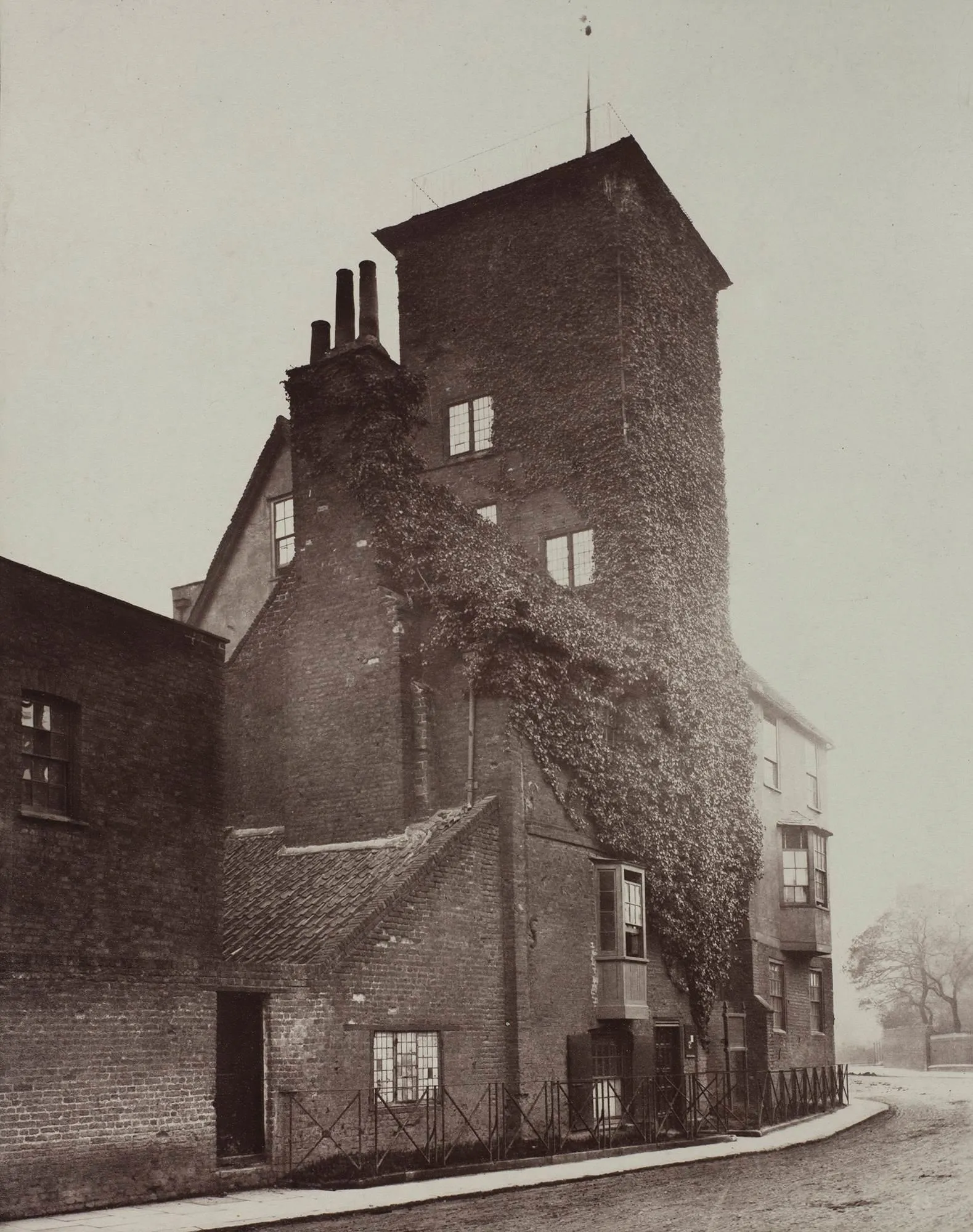 Photograph of a tall tower covered in ivy