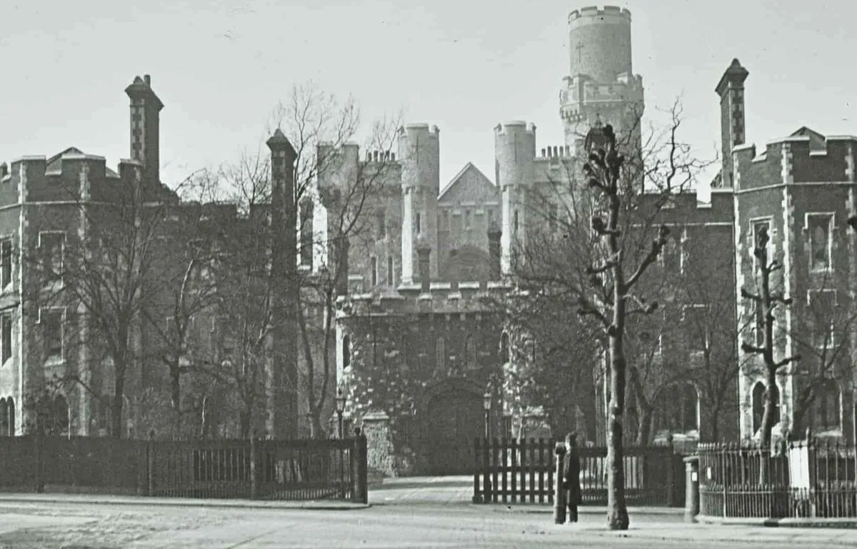 holloway-prison-entrance