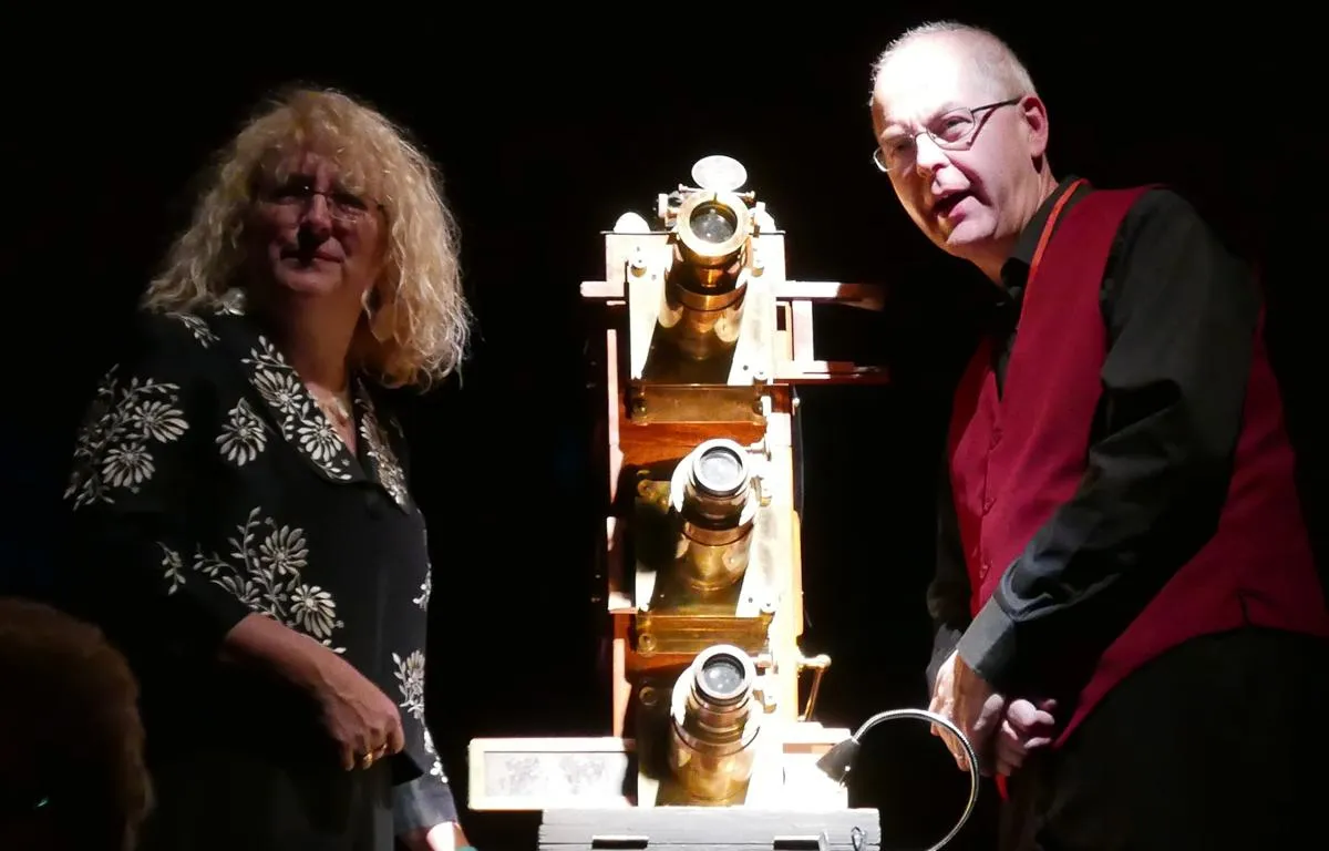 magic-lantern-jeremy-brooker