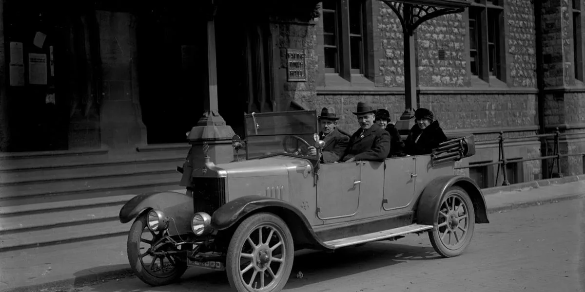 Mayor of Ealing in a car in 1923