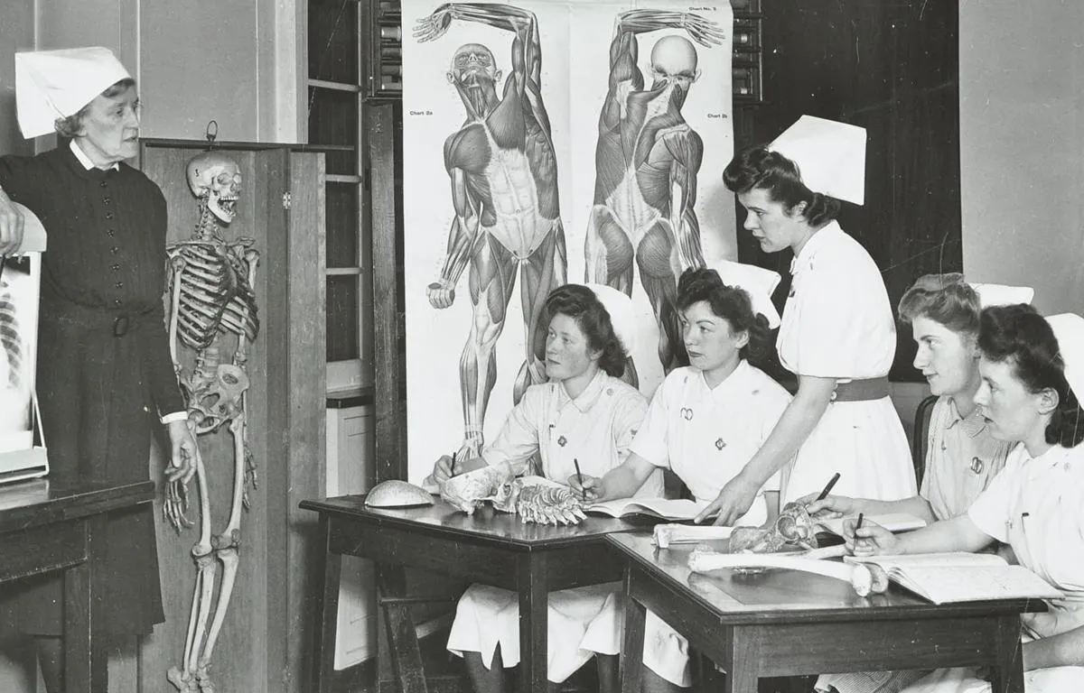 nurses-training-with-skeleton