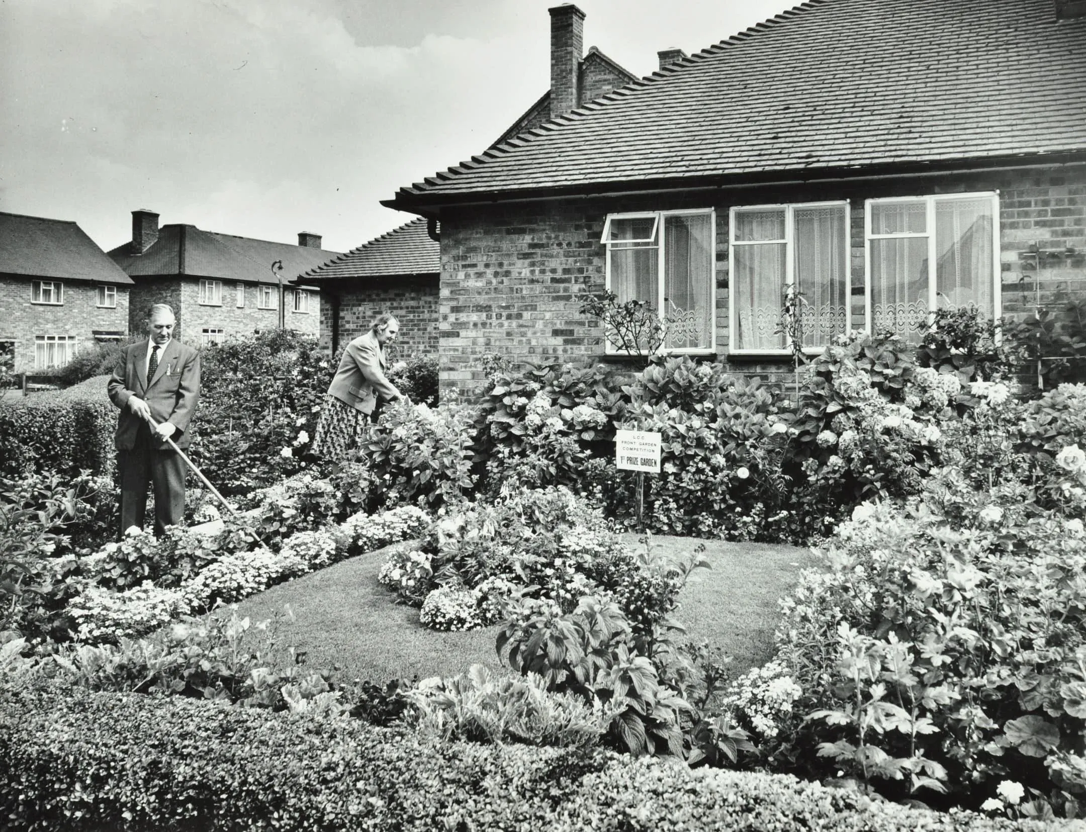 lma-lcc-oxhey-estate-prize-winning-garden-1962