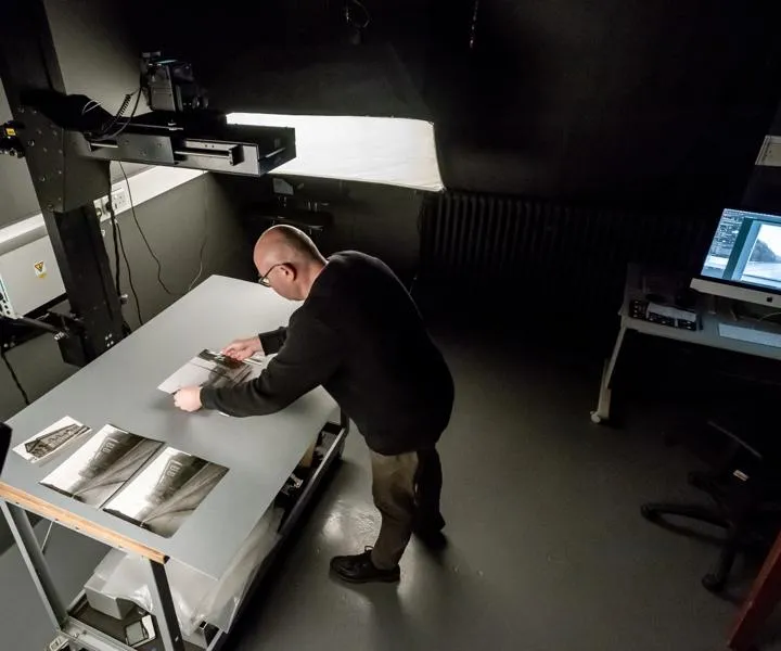 placing-photograph-before-capturing