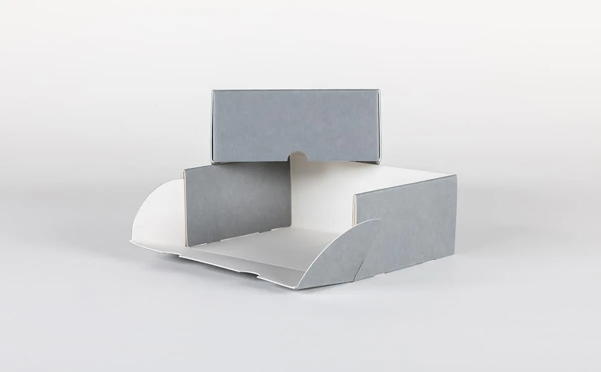 Tabbed box and lid with one fold-down side with rounded tabs sliding into double walls