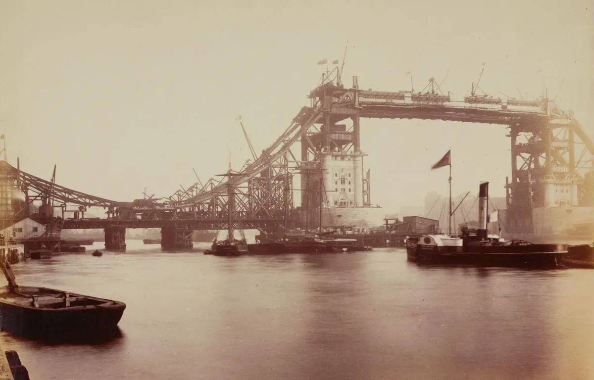 tower-bridge-construction