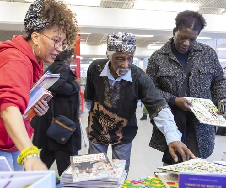 visitors-at-the-huntley-conference-looking-at-books